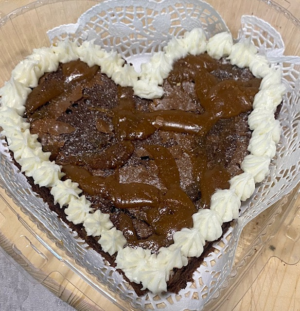 SEA SALTED CARAMEL BROWNIE HEART 6X6