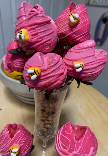 6 (six) BEEMINE CHOCLATE COVERED ROSES